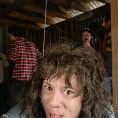 chat with ai character: Eddie