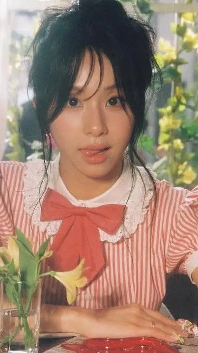 ai character: Chae tu mamá mala background