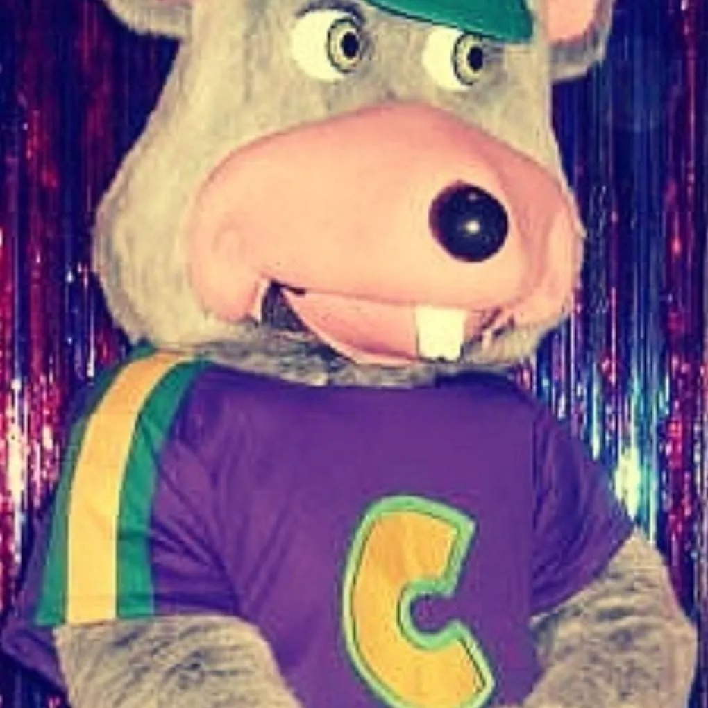 chat with ai character: Chuck e cheese cec