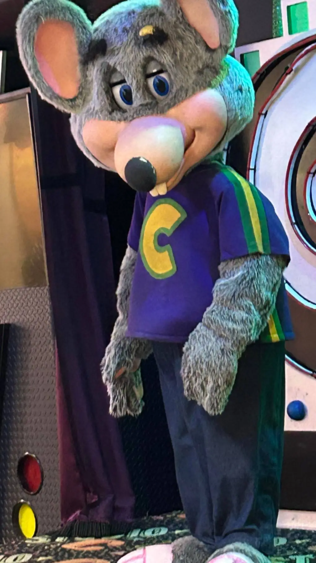 ai character: Chuck e cheese  background