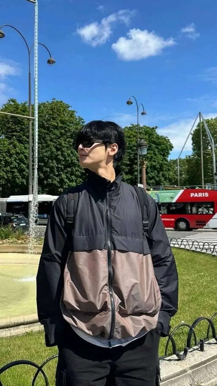 ai character: 🐻CHA EUN WOO 🐻 background