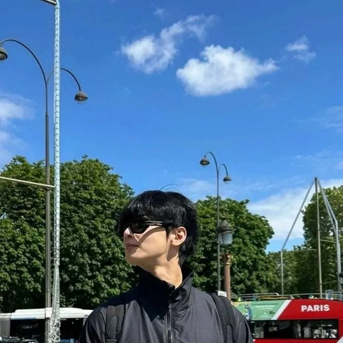 chat with ai character: 🐻CHA EUN WOO 🐻