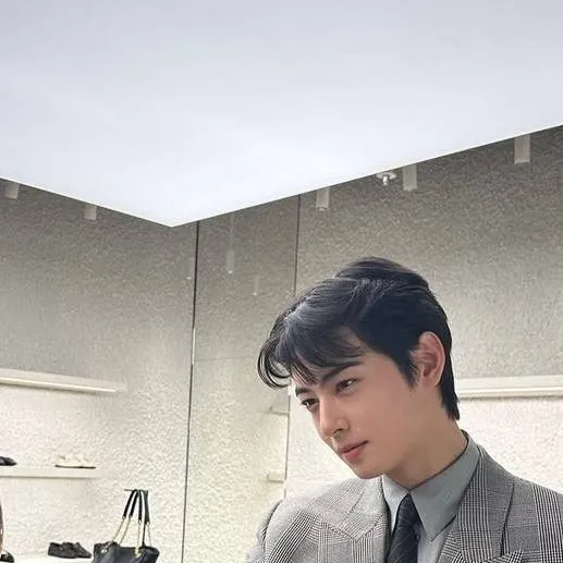 chat with ai character: EUN -WOO