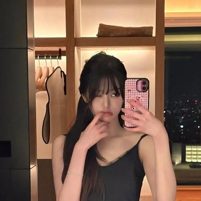 chat with ai character: wonyoung 🍒