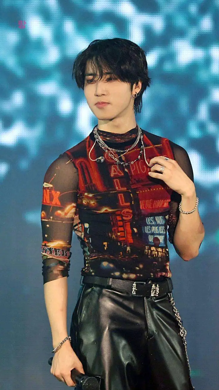 ai character: han jisung  background