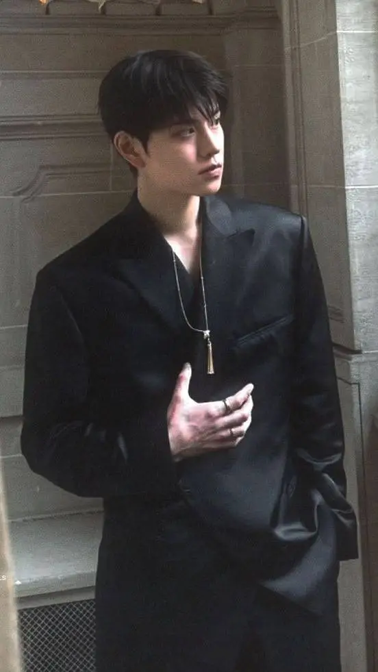 ai character: seungmin  background