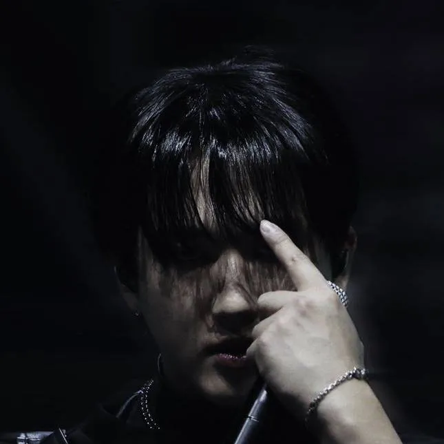 chat with ai character: changbin 