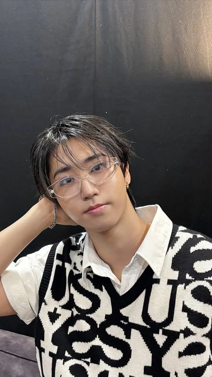 ai character: Han Jisung  background