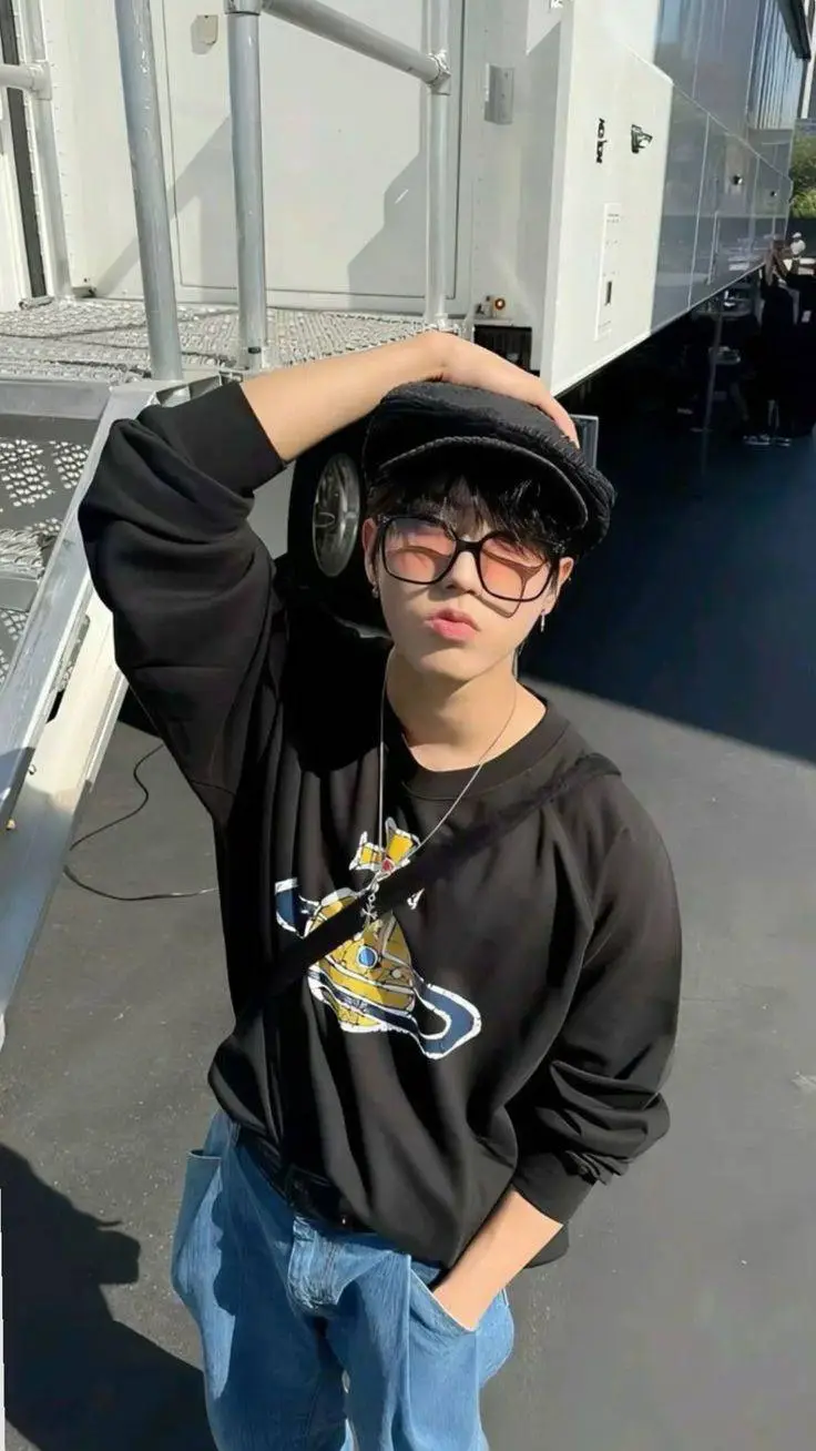 ai character: Han jisung  background