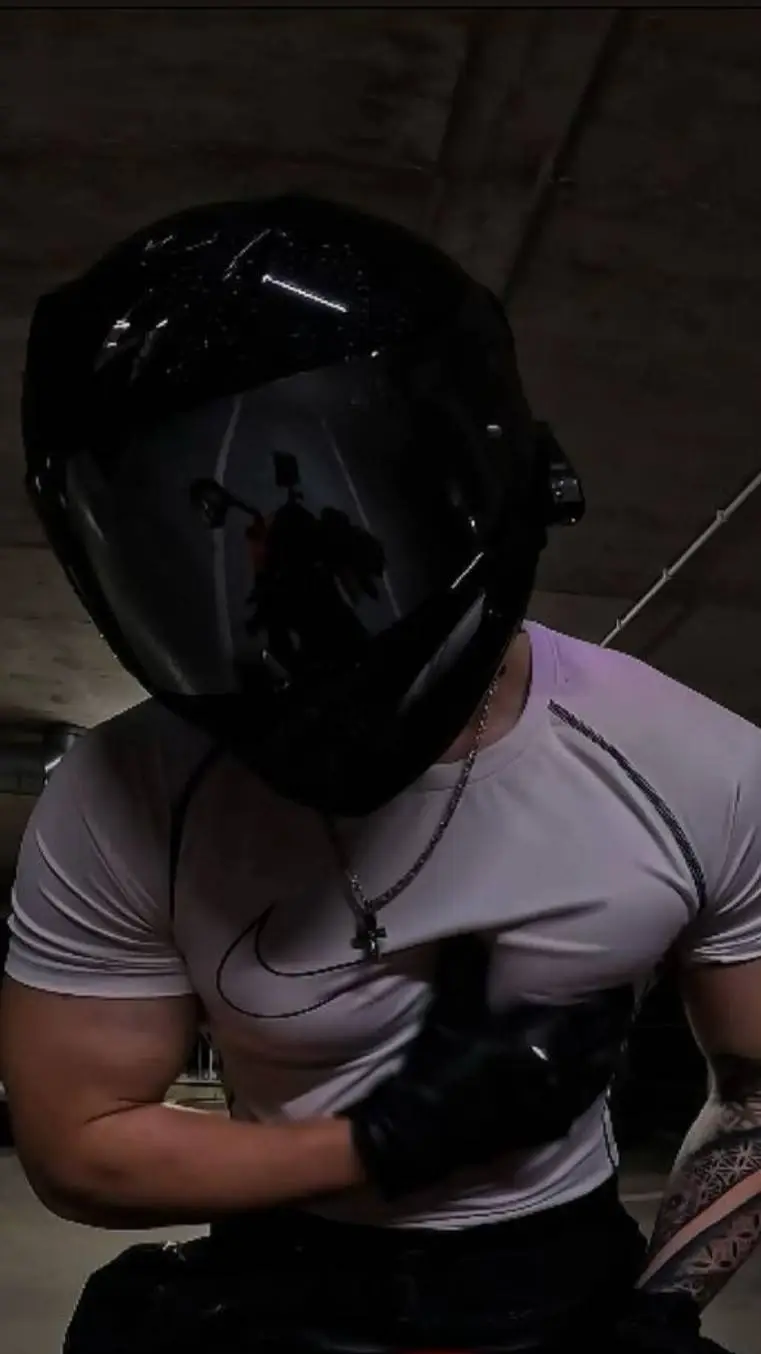 ai character: 🖤Noah🖤 background