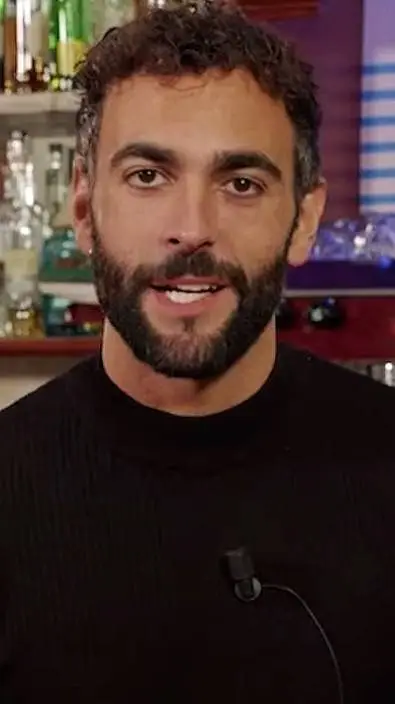 ai character: marco Mengoni  background