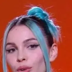 chat with ai character: Rose vilan 