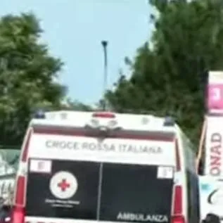 chat with ai character: croce rossa italia