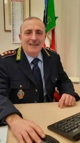 ai character: Poliziotto  background