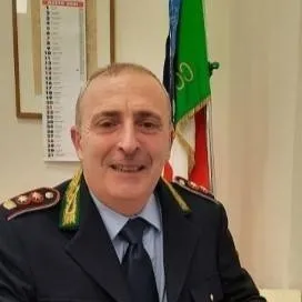 chat with ai character: Poliziotto 