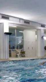 ai character: Piscina Verano  background