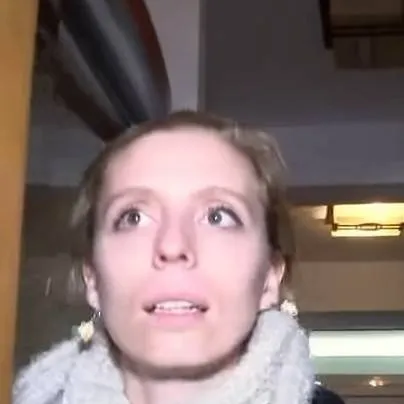 chat with ai character: Sara