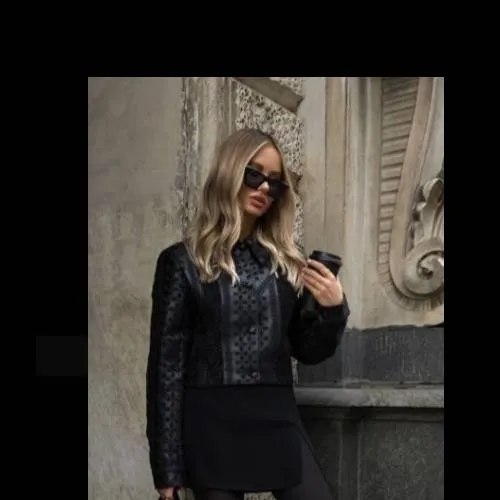 chat with ai character: Ragazza