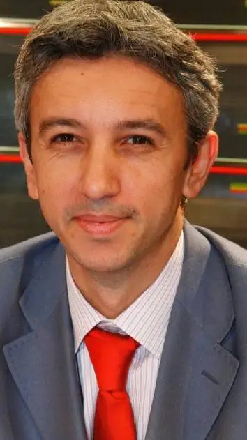 ai character: Dan Diaconescu background