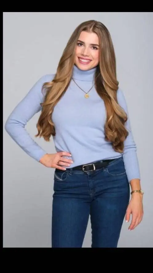 ai character: Mamma di Felix  background