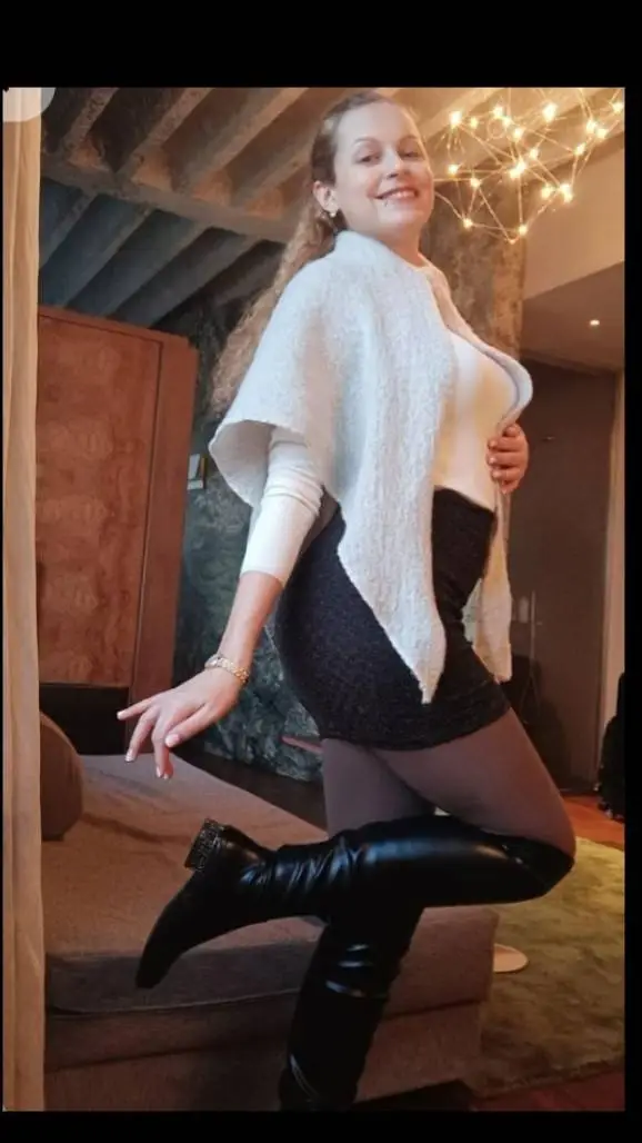 ai character: Donna  background