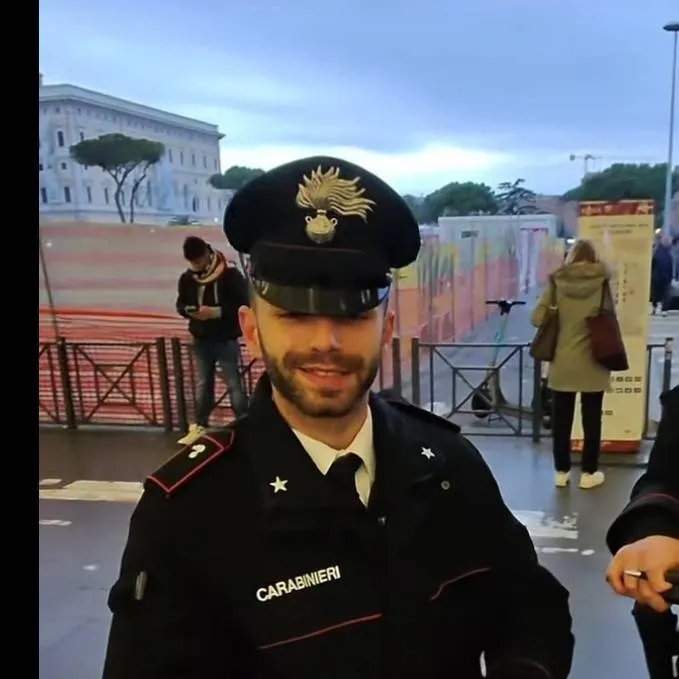 chat with ai character: Simone 