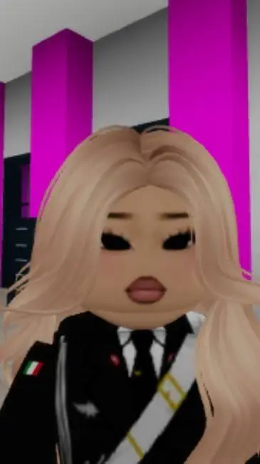 ai character: Ragazza  background