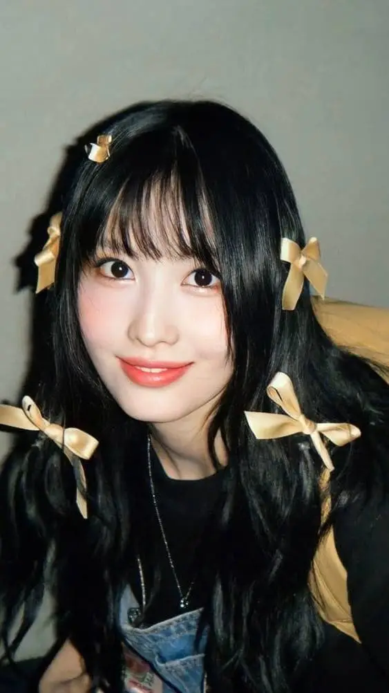 ai character: ★momo de twice★ background