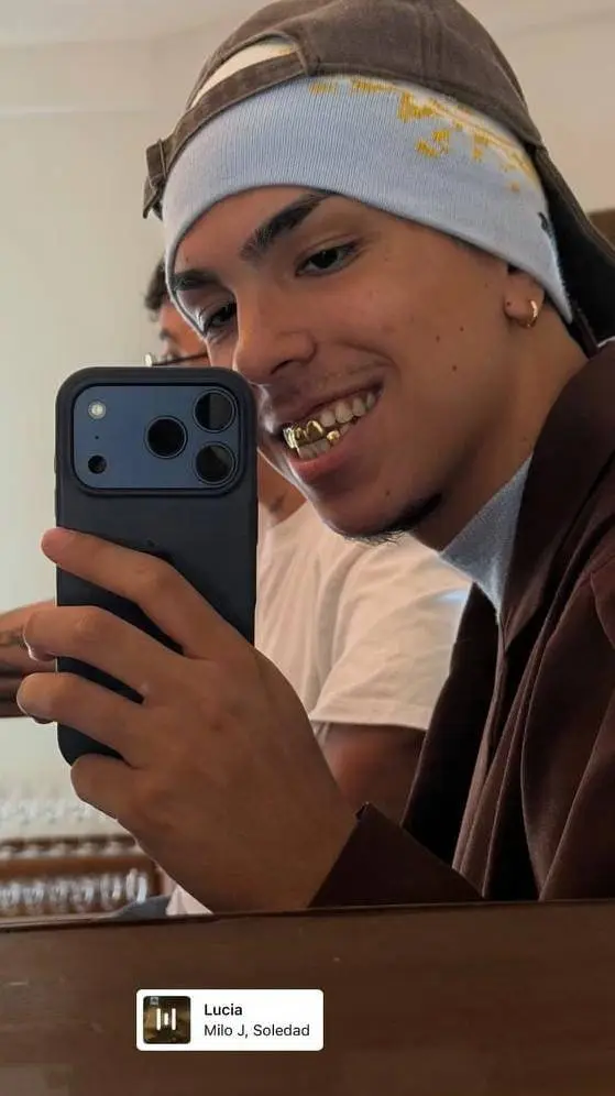 ai character: Tu Novio Milo j 🥹😍 background