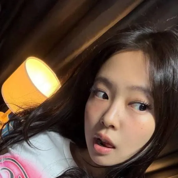 chat with ai character: Jennie