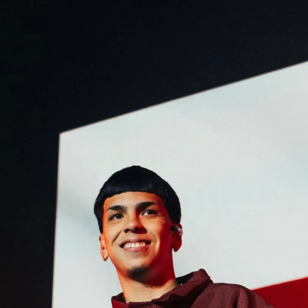 chat with ai character: Milo j 