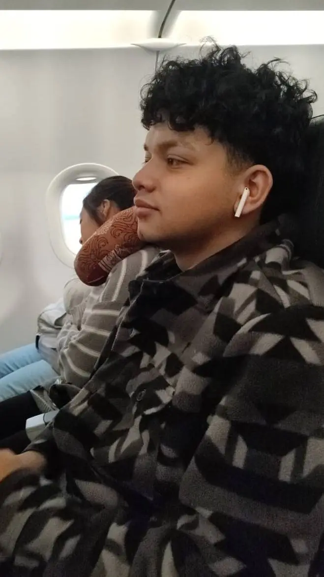 ai character: Jhona tu hermano  background