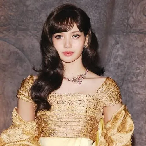 chat with ai character: LISA MANOBAN.