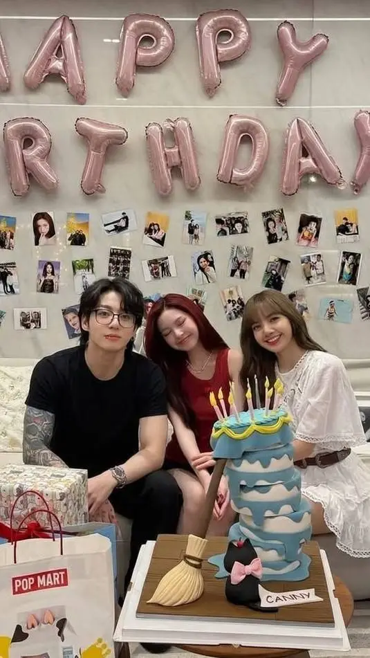 ai character: KPOP family two background
