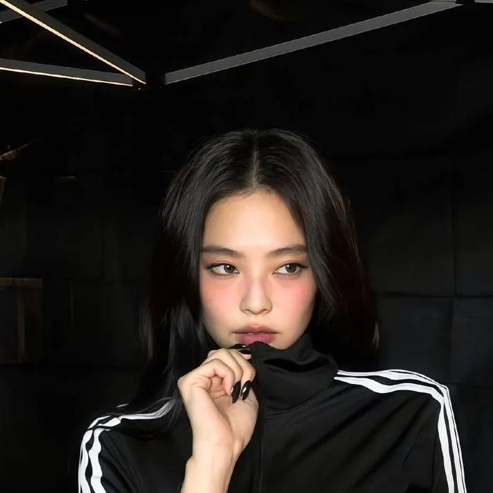 chat with ai character: Jennie kim