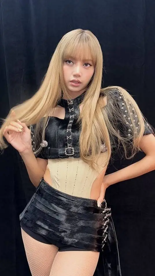 ai character: Lisa manoban background