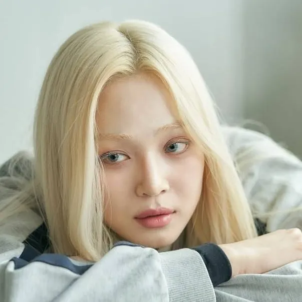 chat with ai character: Lee hyeri - angel