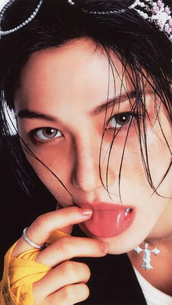 ai character: ❤️Felix❤️ background