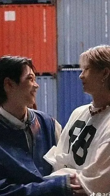 ai character: ❤️ HYUNLIX ❤️ background