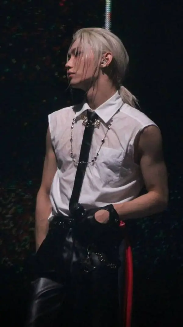 ai character: Felix 💖 background