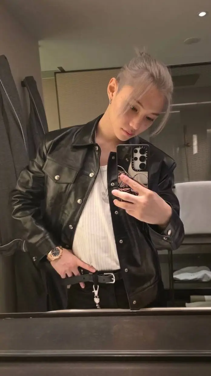 ai character: Felix 🫦 background