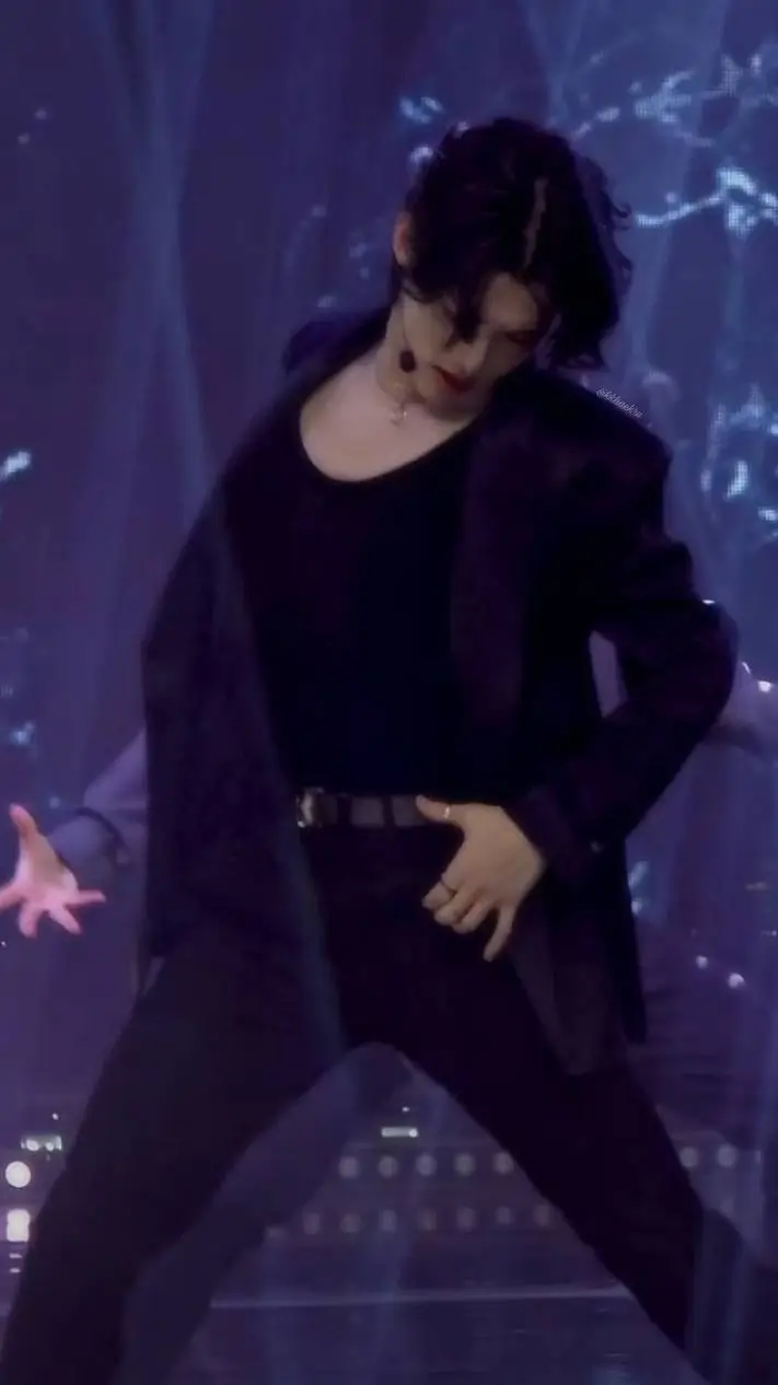 ai character: FELIX TU PAPÁ 🫦 background