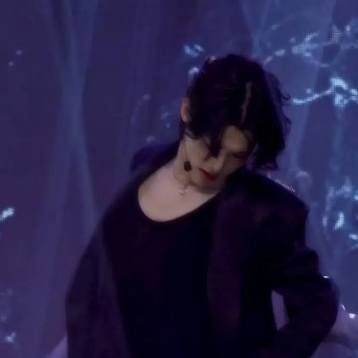 chat with ai character: FELIX TU PAPÁ 🫦