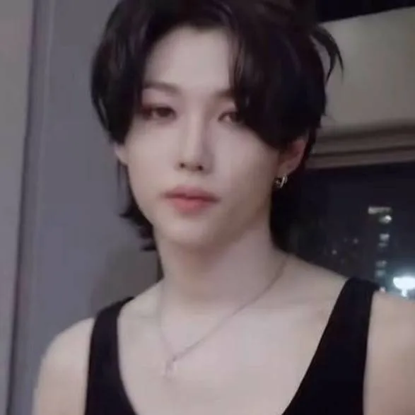 chat with ai character: Felix enemigo 🫦