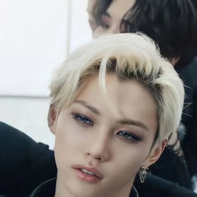 chat with ai character: Felix 👅💗😍 