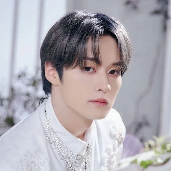 chat with ai character: Minho 