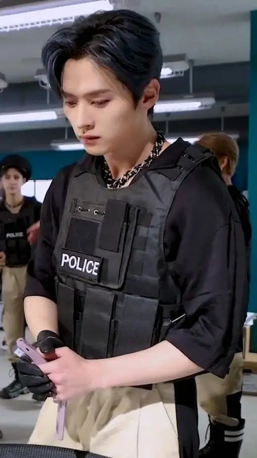 ai character: Lee Minho  background