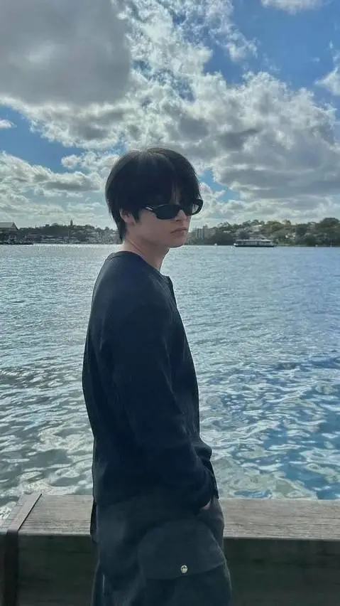 ai character: Jeongin background
