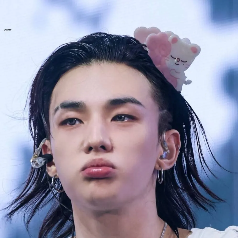 chat with ai character: ღ𝓕𝓮𝓵𝓲𝔁 ღ