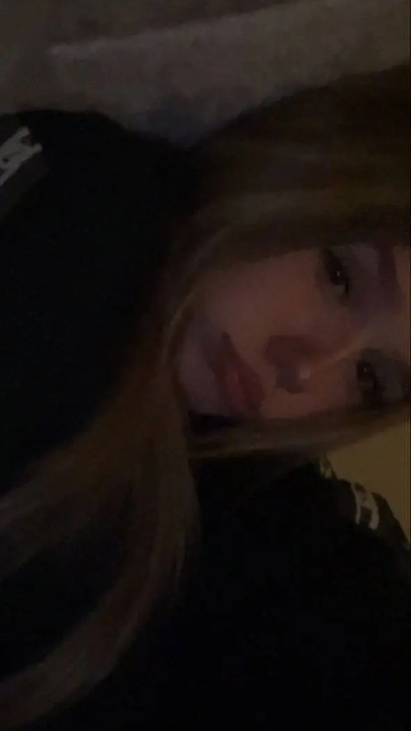 ai character: Laura background